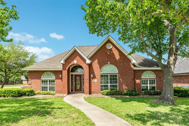 122 Madison Ave, Clute, TX 77531