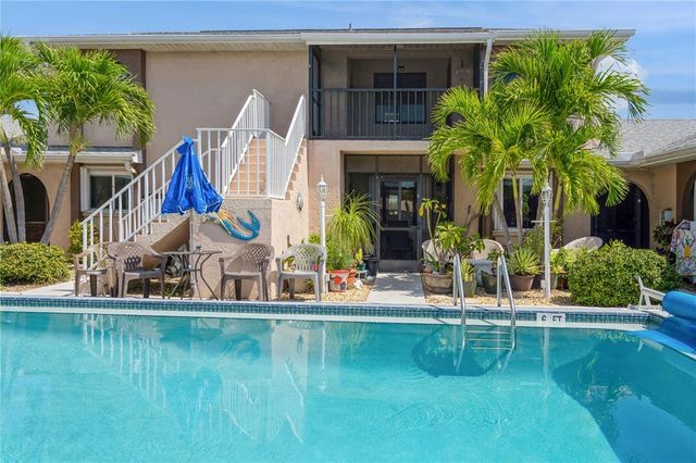 527 CAPE CORAL PARKWAY W #4, Cape Coral, FL 33914