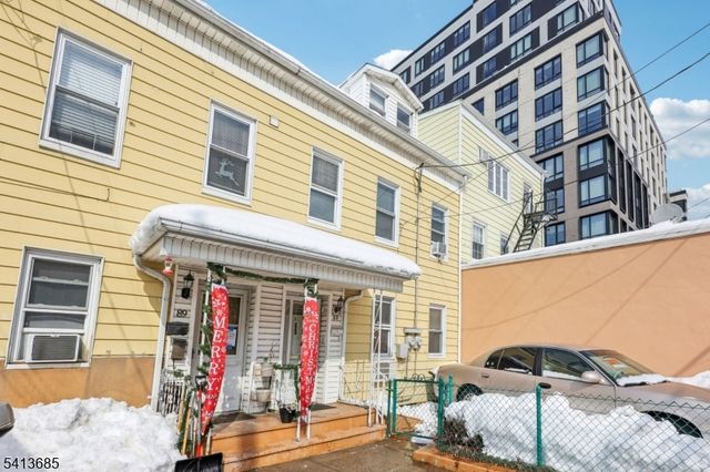 87 Union St, Newark, NJ 07105