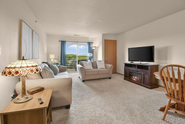 102 Prairie Heights Dr #212, Verona, WI 53593