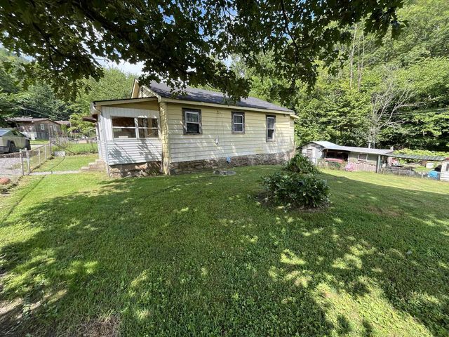 240 Pounding Mill Rd, Kenvir, KY 40828