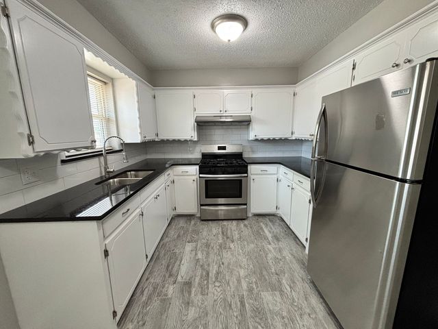 301 N  University Dr, Edmond, OK 73034