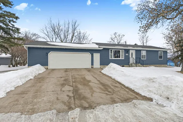 630 Centre St, Sauk Centre, MN 56378