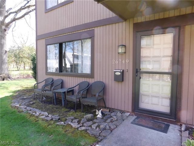 26749 Lake Of The Falls Blvd, Olmsted Falls, OH 44138