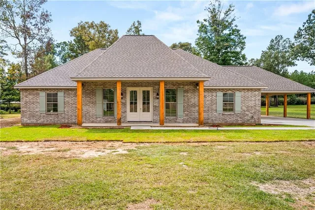 709 Sunrise Dr, Deville, LA 71328