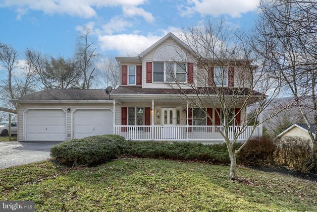 10 Independence Dr, Mount Holly Springs, PA 17065