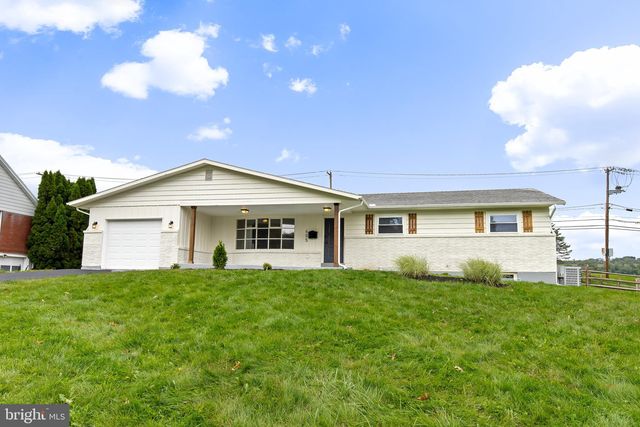 405 Fairview Dr, Kutztown, PA 19530