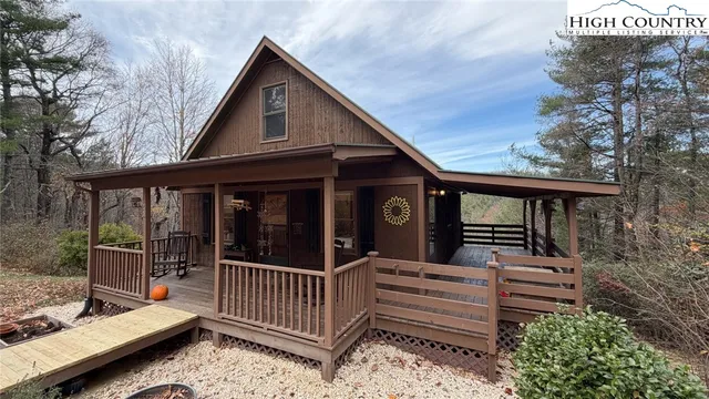 437 Deer Crossing Lane, Lenoir, NC 28645