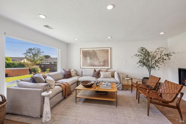 16 Tradewind Psge, Corte Madera, CA 94925