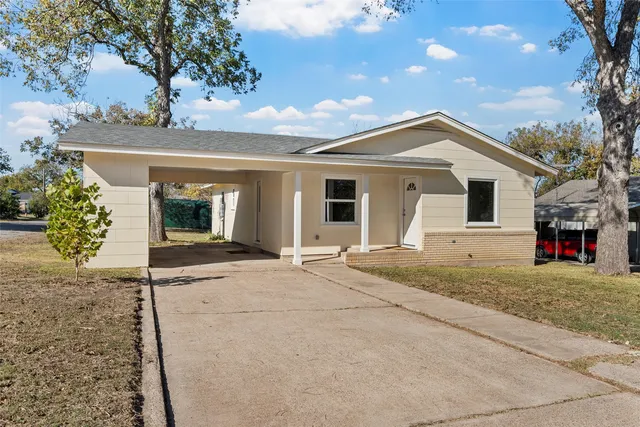 1413 W  13th St, Clifton, TX 76634
