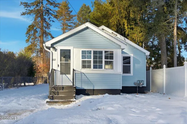 1332 Floral Avenue, Schenectady, NY 12306