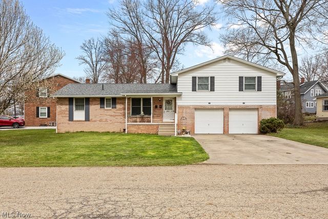 2462 S  Rockhill Ave, Alliance, OH 44601