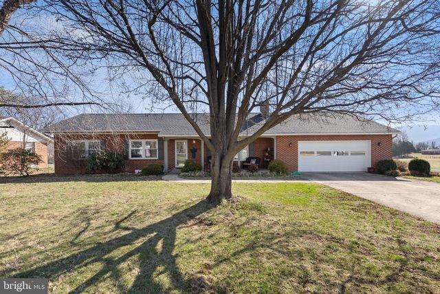 5 Fox Ln, Luray, VA 22835