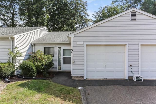 34 Knoll Ln   #34, Weatogue, CT 06089