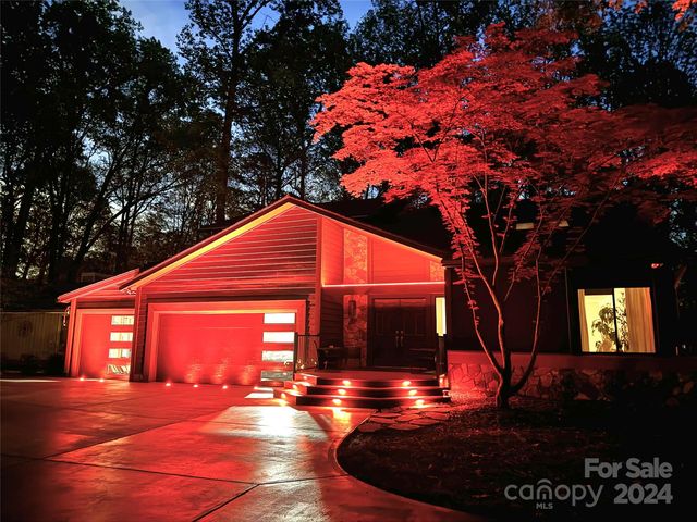 2 Whipporwill Ct, Lake Wylie, SC 29710