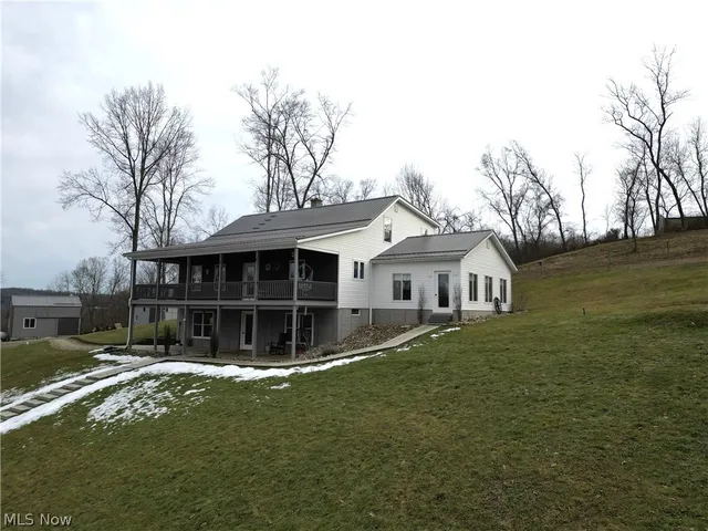 21252 Oxford Rd, Salesville, OH 43778