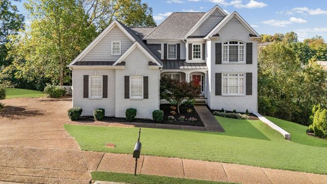 6040 Woodland Hills Dr, Nashville, TN 37211