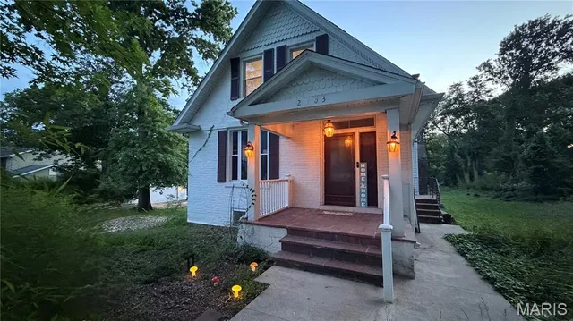 2703 Summit Ave, Saint Louis, MO 63114