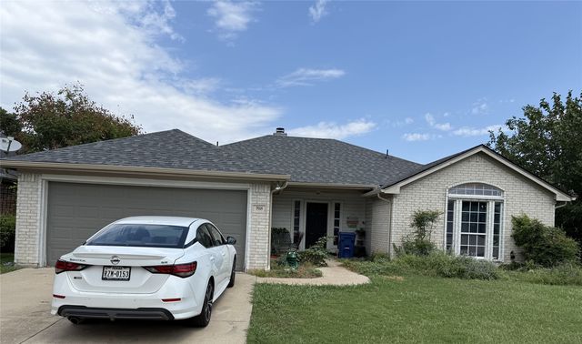 708 Creekview Dr, Burleson, TX 76028
