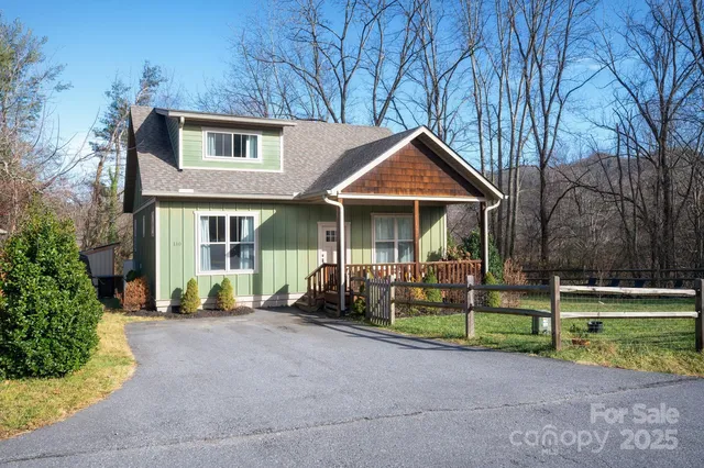 110 Front Porch Dr, Black Mountain, NC 28711