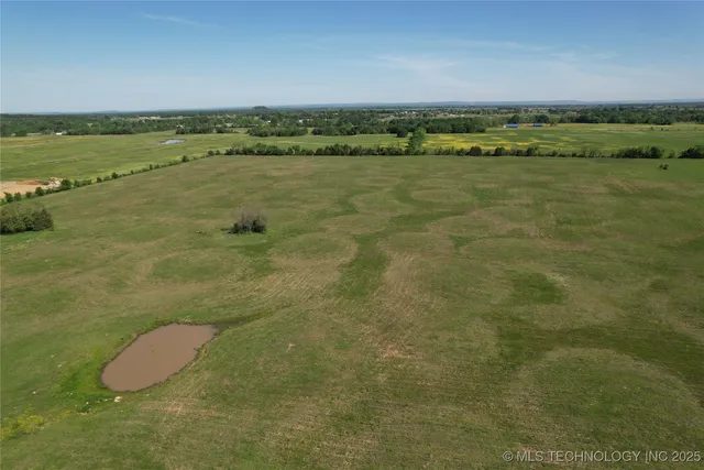 Cowshed Crossing Rd, Spiro, OK 74959
