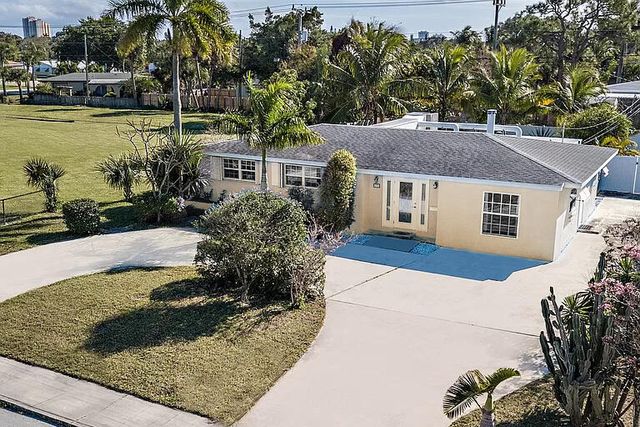 632 Park Ave, Lake Park, FL 33403