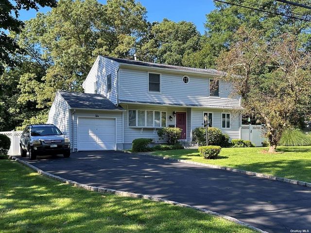 10 Oak Haven Place, East Northport, NY 11731