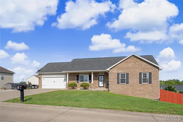 233 Oak Meadow Dr, Jackson, MO 63755