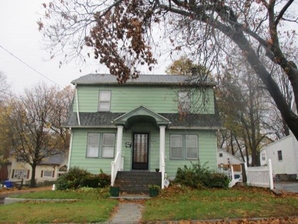 14 Aster St, Springfield, MA 01109