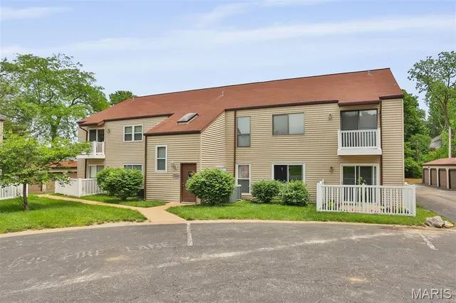 1306 Glendale Gardens Dr #C, Saint Louis, MO 63122