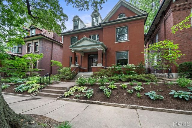 3537 Crittenden St, Saint Louis, MO 63118
