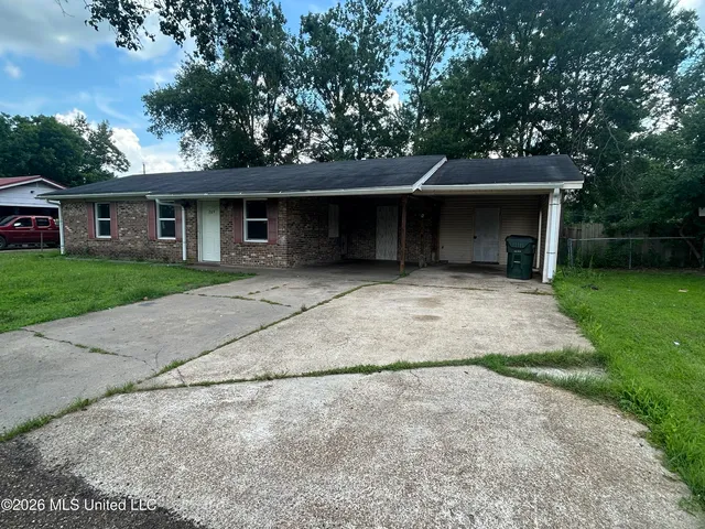 209 Rising Sun Cir, Greenwood, MS 38930