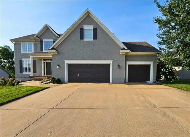 927 Hedge Apple Pl, Raymore, MO 64083