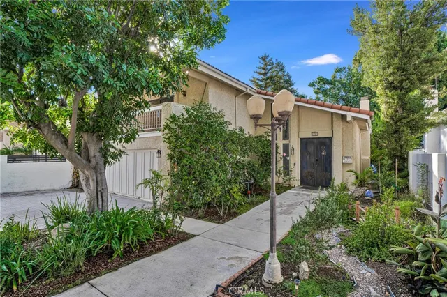 6221 Mammoth Ave, Van Nuys, CA 91401