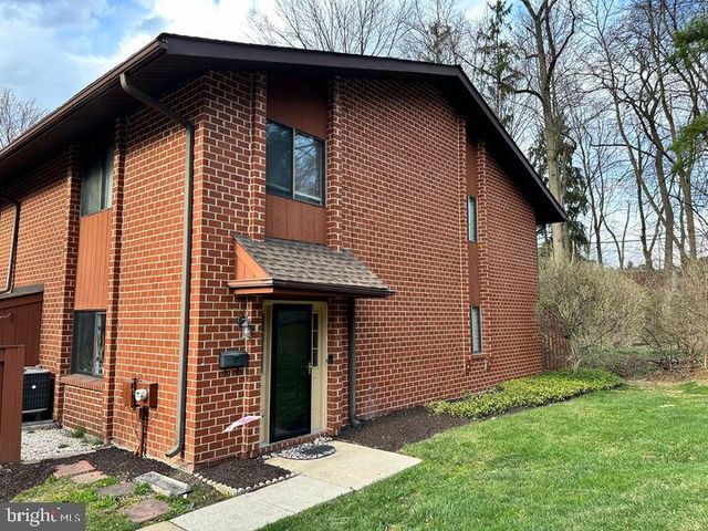 106 Worthington Dr, Exton, PA 19341