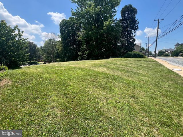15 W  State St, Quarryville, PA 17566