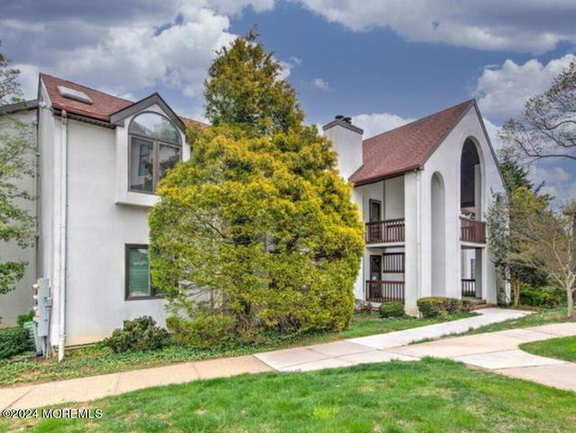 20 Tower Hill Dr, Red Bank, NJ 07701