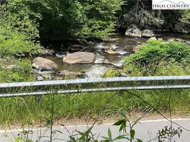 999999 N 226 Highway, Bakersville, NC 28705