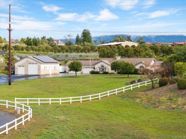 30302 Crescent Moon Dr, Valley Center, CA 92082