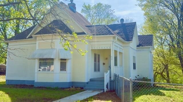 628 S  Clay St, Nevada, MO 64772