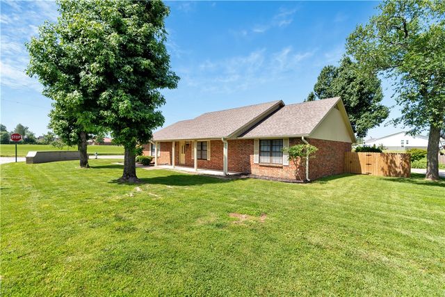 850 S  Chateau Dr, Rogers, AR 72758