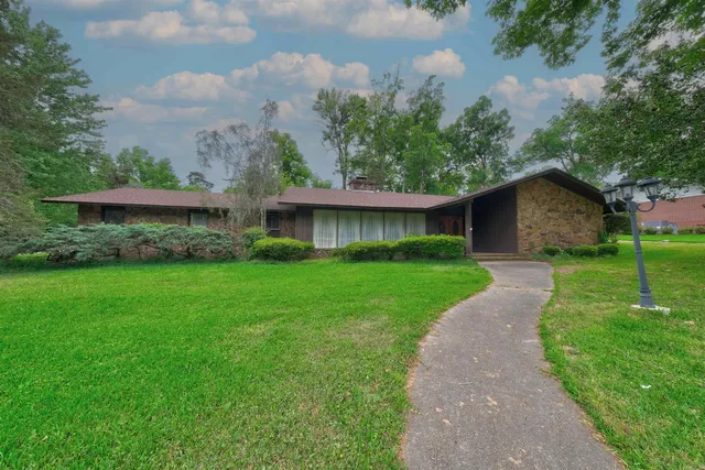 1901 W  Oak St, El Dorado, AR 71730