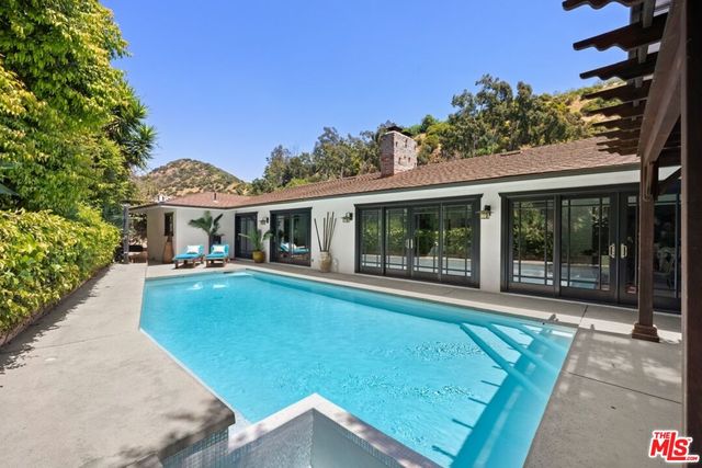 1951 N  Beverly Dr, Beverly Hills, CA 90210