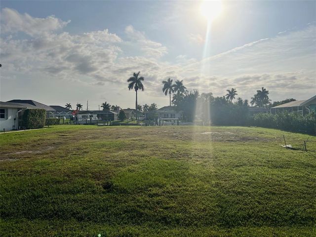 4915 SW 3rd Ave #14, Cape Coral, FL 33914