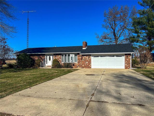 2 Orchard Ave, Sandoval, IL 62882