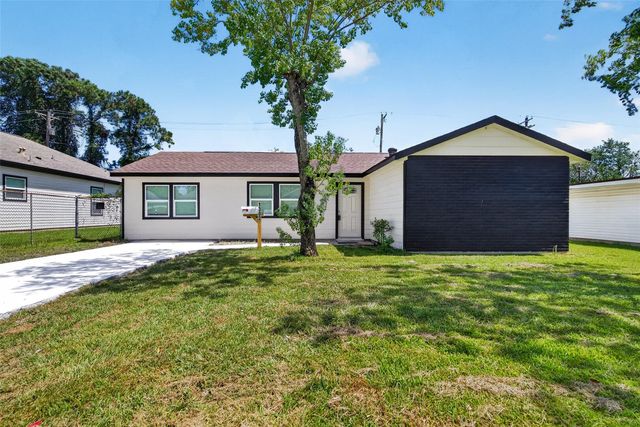 1302 Appomattox Dr, Texas City, TX 77591