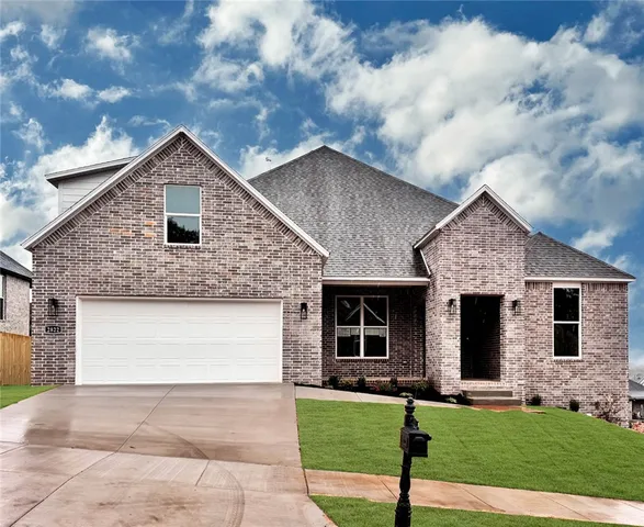 2822 N  Grey Squirrel Dr, Fayetteville, AR 72704