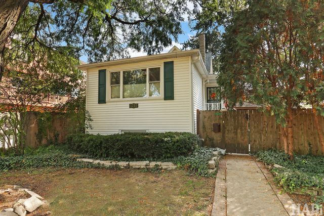 1751 Dewes St, Glenview, IL 60025