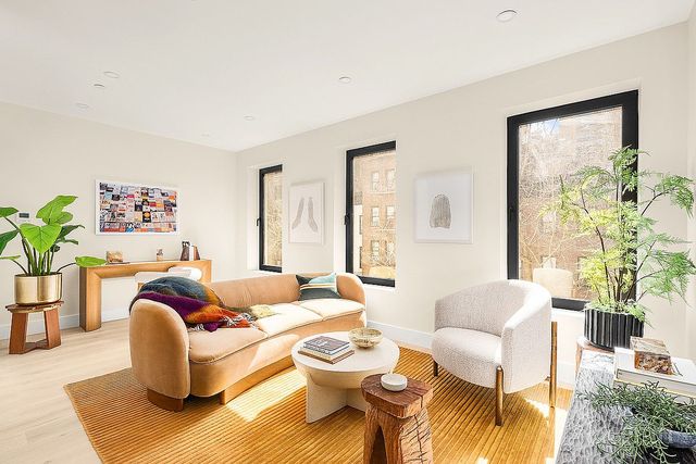 221 E  48th St #3, New York, NY 10017
