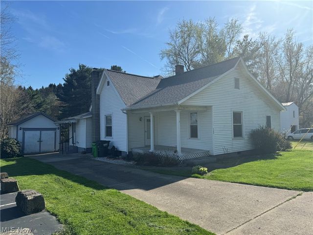 509 W  Chestnut St, Coshocton, OH 43812